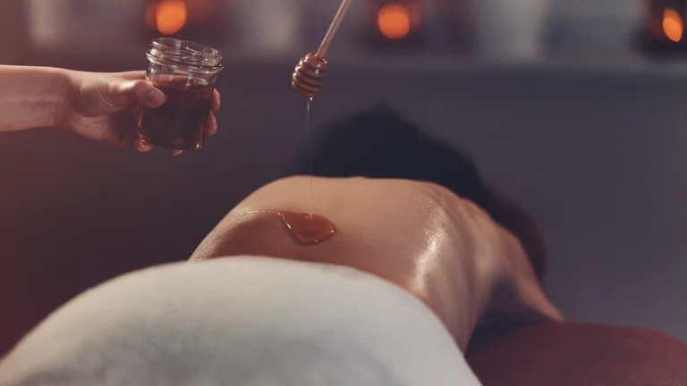 Masaż miodem w Masaże Świata SPA Wiry